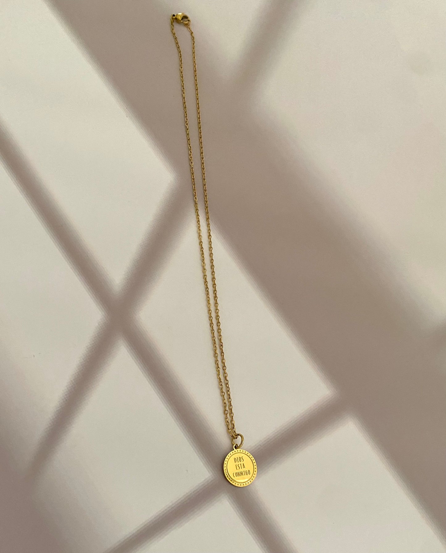 Cadena Dios está conmigo