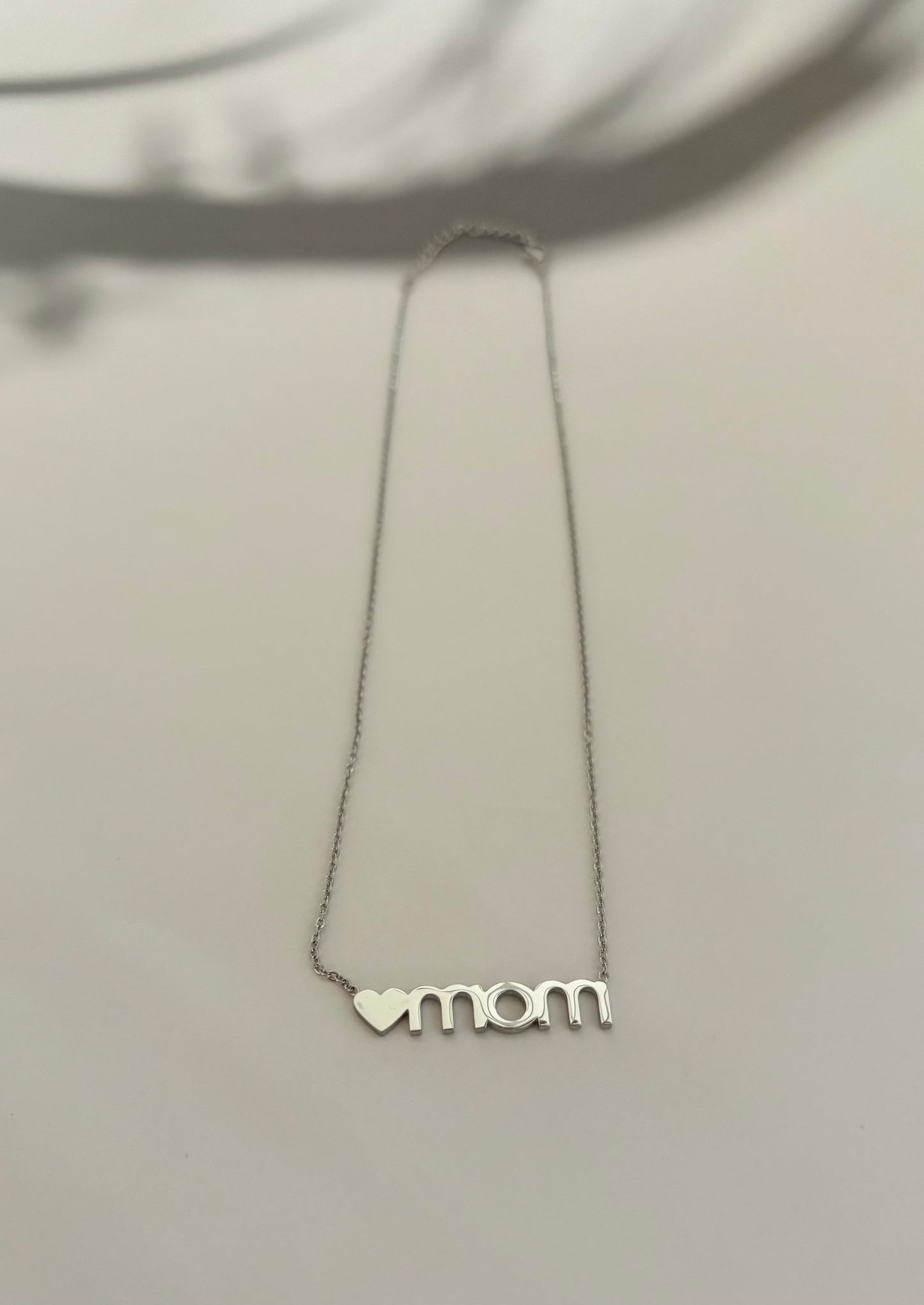 Cadena Mom